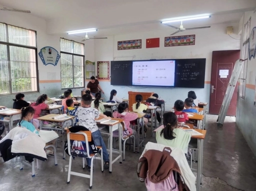 2015 年：聚焦教育，情暖童心